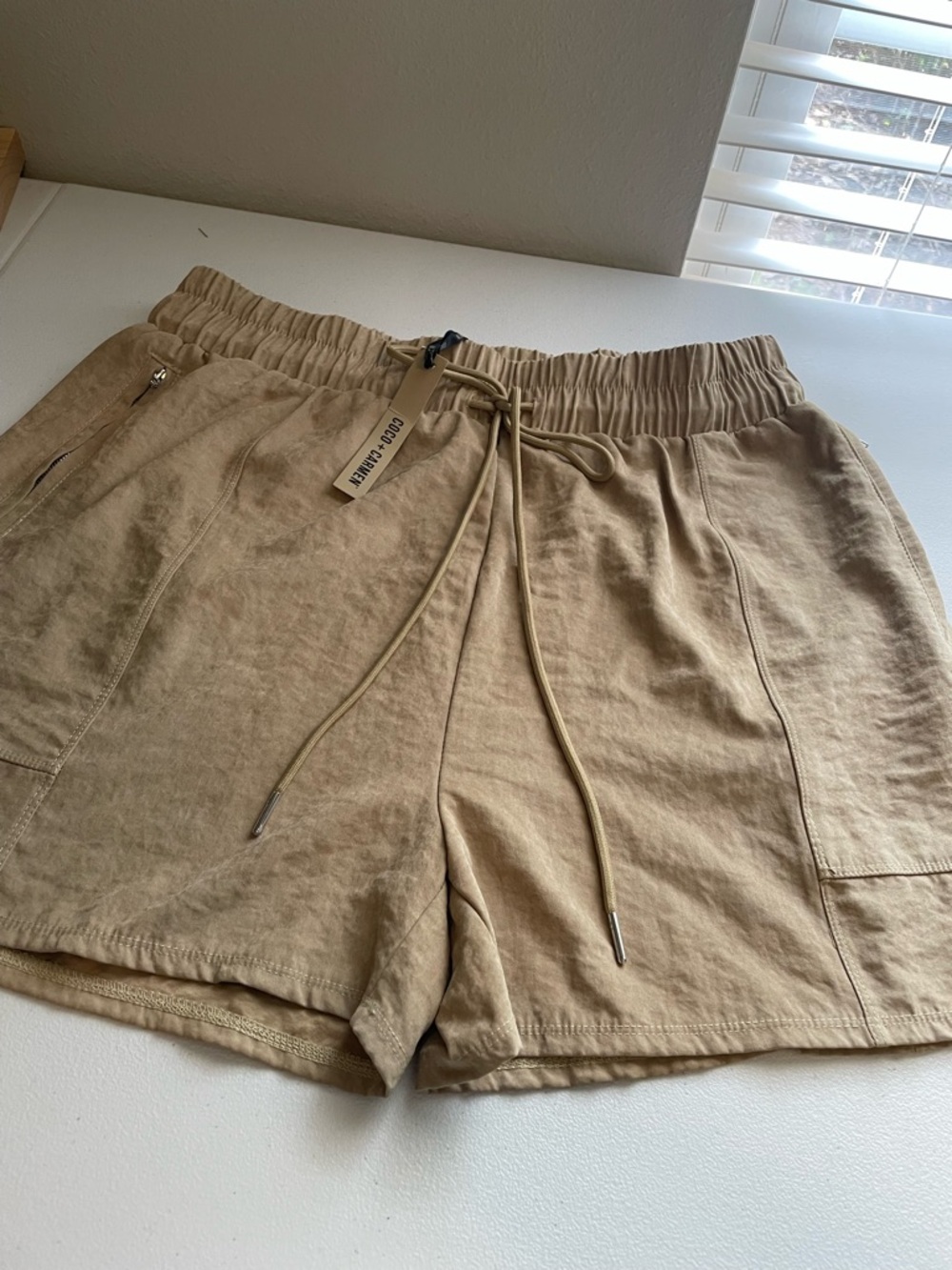 Coco + Carmen Tan Pull-On Shorts Women’s XXL NWT Lightweight Casual Shorts